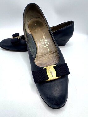 Salvatore Ferragamo Size 9 Shoe DAMAGED HEELS Woman Navy Leather Vara Bow Pumps